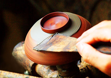 MAKIE, Finishing Sparkles on Lacquerware. | YAMADA HEIANDO - Japanese Emperor's choice of lacquerware